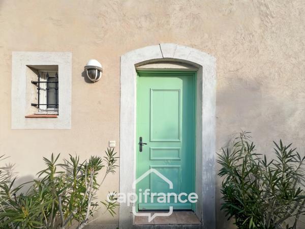 DOMAINE de PONT ROYAL, investissement locatif d'un charmant bastidon de 45 m2 , entretenu , élevé d'un étage composé de 2 chambres, jardin et emplacement pour le véhicule