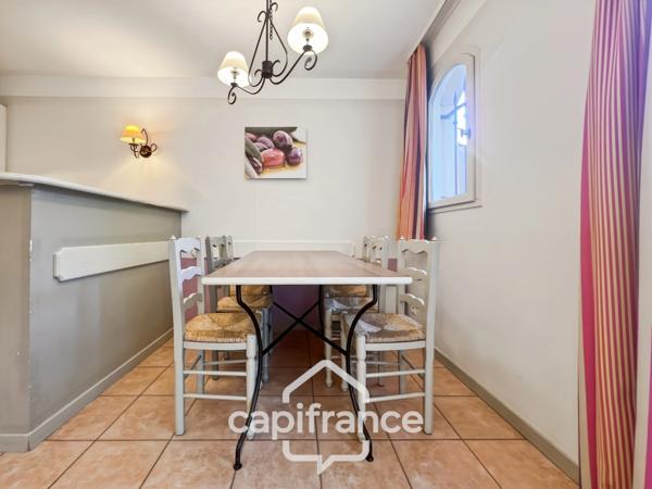 DOMAINE de PONT ROYAL, investissement locatif d'un charmant bastidon de 45 m2 , entretenu , élevé d'un étage composé de 2 chambres, jardin et emplacement pour le véhicule