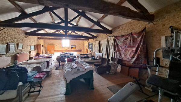 Grange en pierre de plus de 600 m² avec piscine au calme à Saint Martin des Fontaines