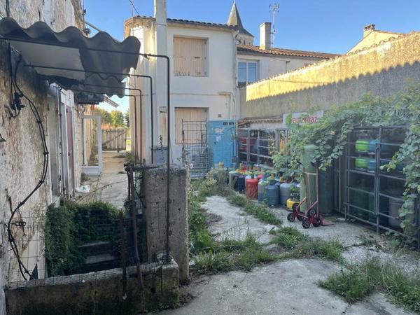 Immeuble à vendre |  Bords |  194 m²