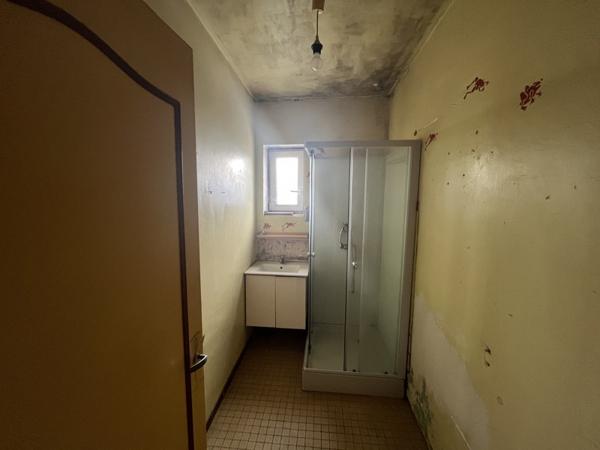 Immeuble à vendre |  Bords |  194 m²