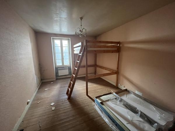 Immeuble à vendre |  Bords |  194 m²