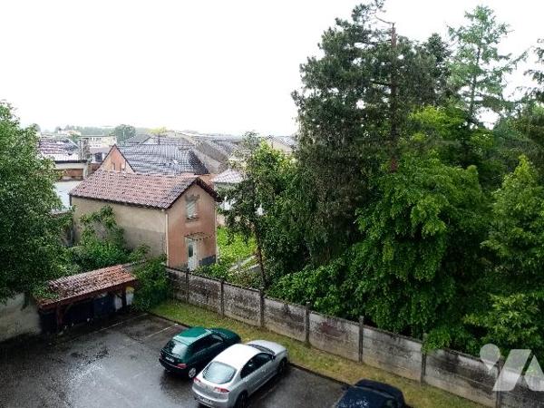 en résidence, 3ème étage , appartement T5 de 108,55 m² avec cellier, et garage fermé