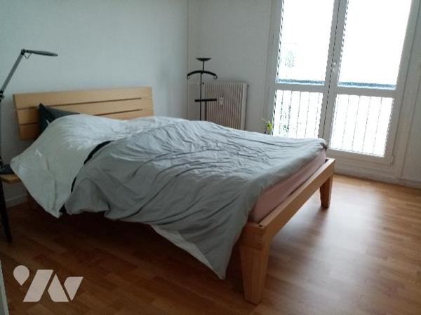 en résidence, 3ème étage , appartement T5 de 108,55 m² avec cellier, et garage fermé