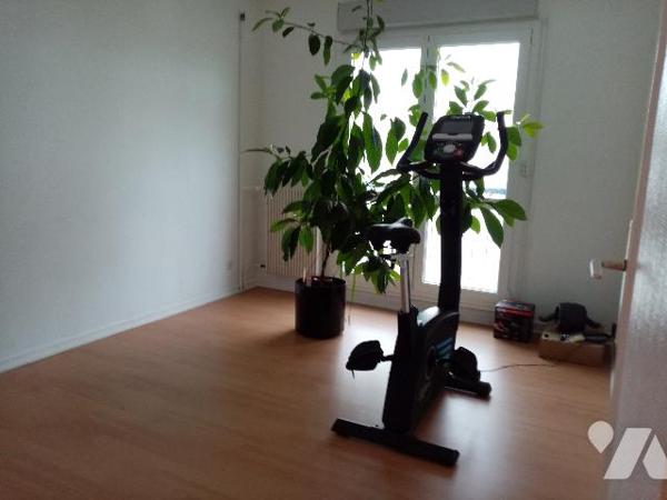 en résidence, 3ème étage , appartement T5 de 108,55 m² avec cellier, et garage fermé