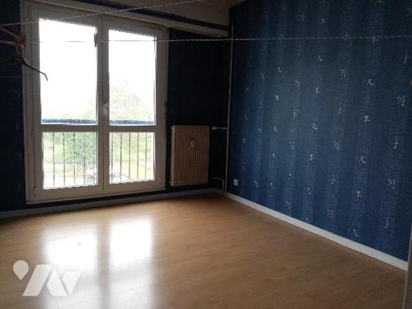 en résidence, 3ème étage , appartement T5 de 108,55 m² avec cellier, et garage fermé