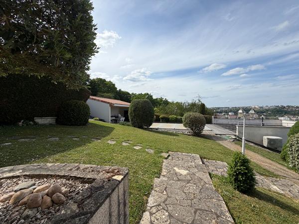 A vendre Magnifique maison avec vue exceptionnelle à Boulazac Isle Manoire 24750