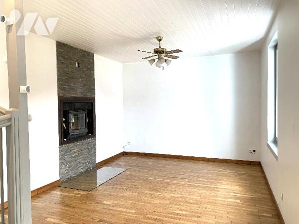 Dans un environnement calme et verdoyant, nous vous proposons cette maison rénovée