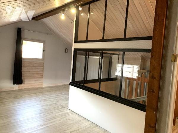 Dans un environnement calme et verdoyant, nous vous proposons cette maison rénovée