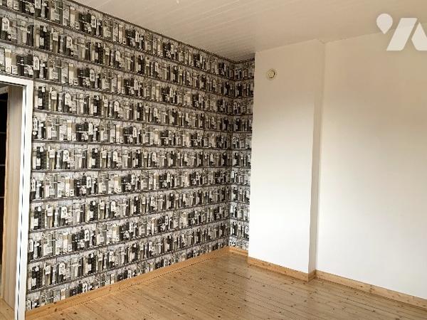 Dans un environnement calme et verdoyant, nous vous proposons cette maison rénovée