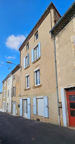 Maison, grange et cour non attenante