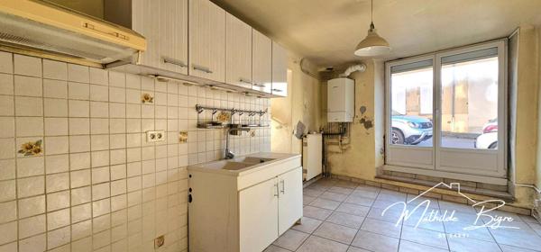 Maison, grange et cour non attenante