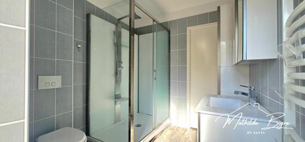 Maison, grange et cour non attenante