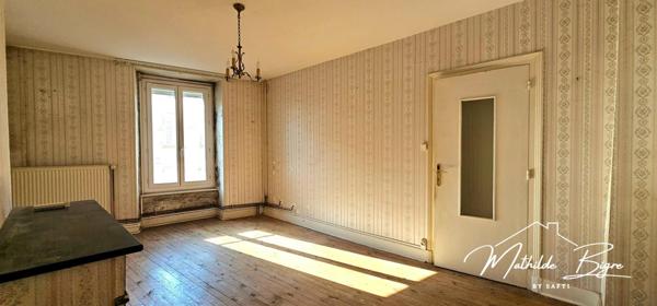 Maison, grange et cour non attenante