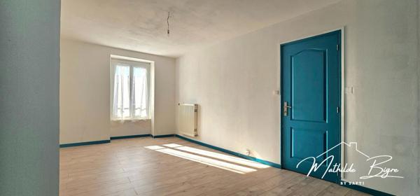 Maison, grange et cour non attenante