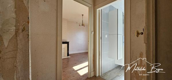 Maison, grange et cour non attenante