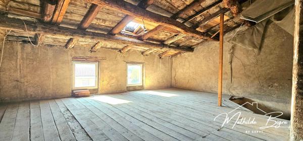 Maison, grange et cour non attenante