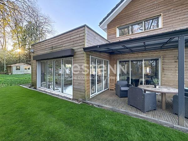 Maison à vendre à Rochechouart - 7 pièces, 5 chambres, piscine, panneaux solaire, garage double