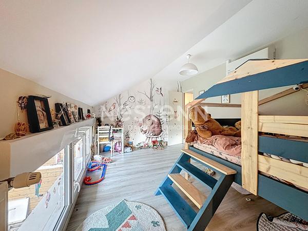 Maison à vendre à Rochechouart - 7 pièces, 5 chambres, piscine, panneaux solaire, garage double