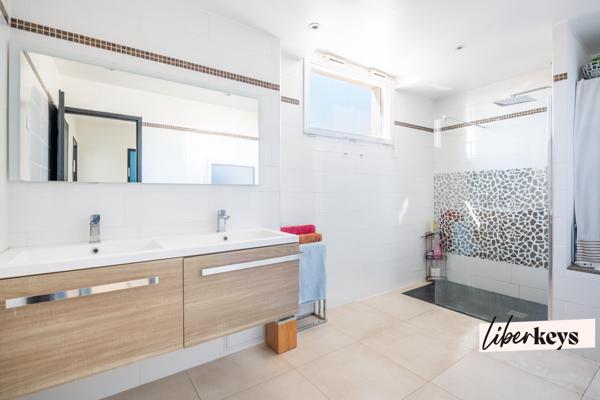 Villa d'architecte d'exception- avec dépendance 