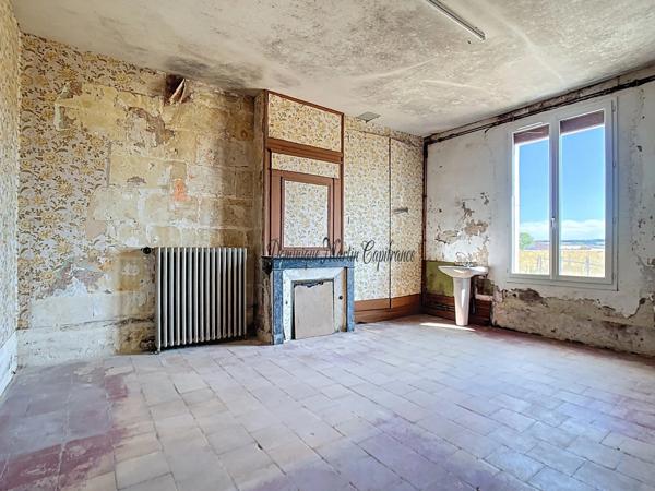 proche de LHOMME (Dpt 72),Maison à vendre 3 pièces - grenier-2 granges- 1 dépendance-1 atelier- 1 garage- terrain de 1910m²- puits