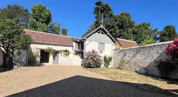 Maison de Caractère Idéalement Située à Bléré