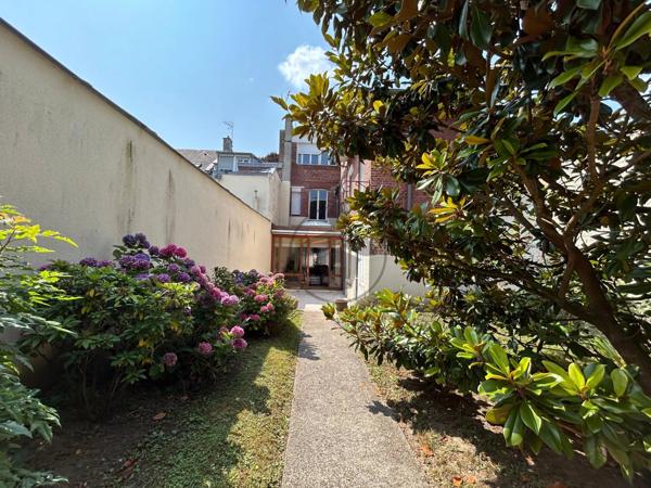 Vente Maison 9 pièces 276 m2 à Saint-Quentin