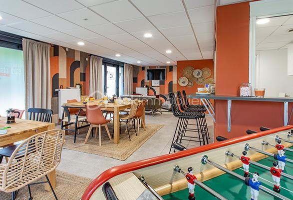 Dans la résidence Campus Claudel - Les Belles Années, idéalement située juste en face de l'université de Picardie Jules Verne, investissez dans ce T1 meublé de près de 20m2, situé en étage. Sous contrat de bail commercial avec la société Les Belles Années, ce bien vous garantira un loyer de 3.291€ HT par an, soit une rentabilité brute de près de 6,6%. Idéal pour un placement sécurisé et/ou un complément de revenu retraite. Statut LMNP possible. Photos d'un bien type. A NE PAS LAISSER PASSER !!!