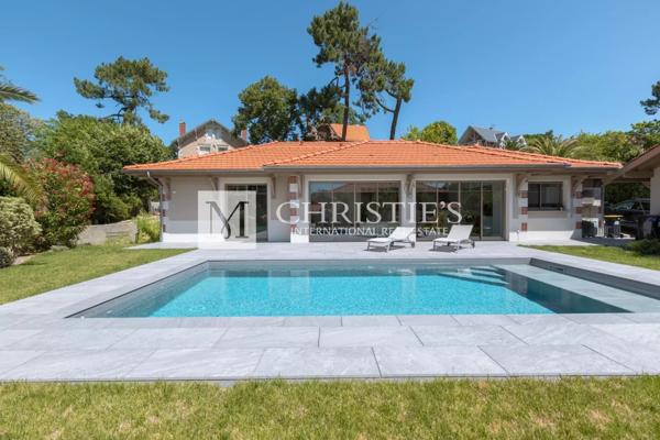 Une Villa d’Exception au Croisement de la Ville d’Hiver et de la Plage Pereire