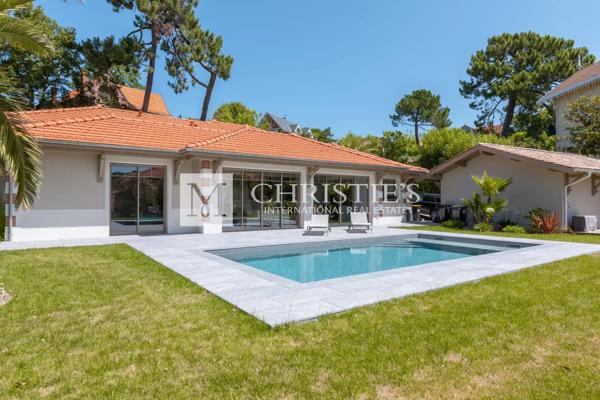 Une Villa d’Exception au Croisement de la Ville d’Hiver et de la Plage Pereire