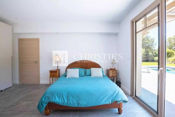 Une Villa d’Exception au Croisement de la Ville d’Hiver et de la Plage Pereire