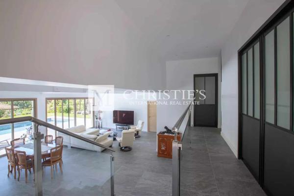 Une Villa d’Exception au Croisement de la Ville d’Hiver et de la Plage Pereire