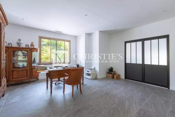 Une Villa d’Exception au Croisement de la Ville d’Hiver et de la Plage Pereire