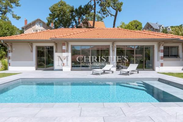 Une Villa d’Exception au Croisement de la Ville d’Hiver et de la Plage Pereire