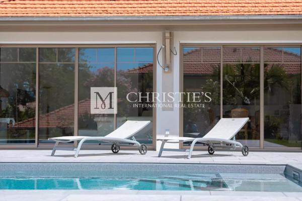 Une Villa d’Exception au Croisement de la Ville d’Hiver et de la Plage Pereire