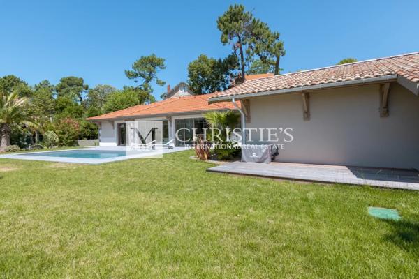 Une Villa d’Exception au Croisement de la Ville d’Hiver et de la Plage Pereire