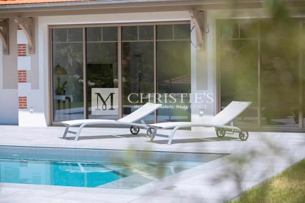 Une Villa d’Exception au Croisement de la Ville d’Hiver et de la Plage Pereire