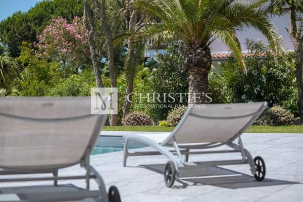 Une Villa d’Exception au Croisement de la Ville d’Hiver et de la Plage Pereire