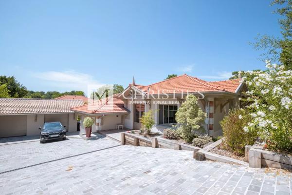 Une Villa d’Exception au Croisement de la Ville d’Hiver et de la Plage Pereire