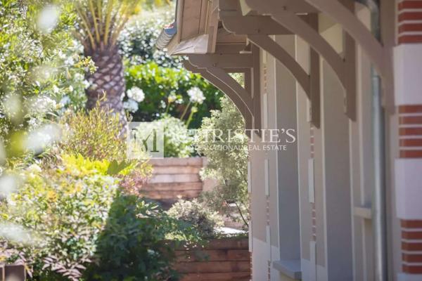 Une Villa d’Exception au Croisement de la Ville d’Hiver et de la Plage Pereire