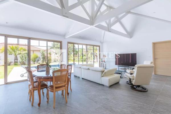 Une Villa d’Exception au Croisement de la Ville d’Hiver et de la Plage Pereire