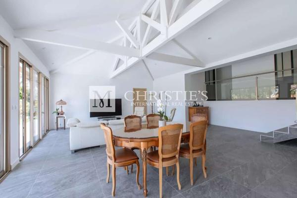 Une Villa d’Exception au Croisement de la Ville d’Hiver et de la Plage Pereire