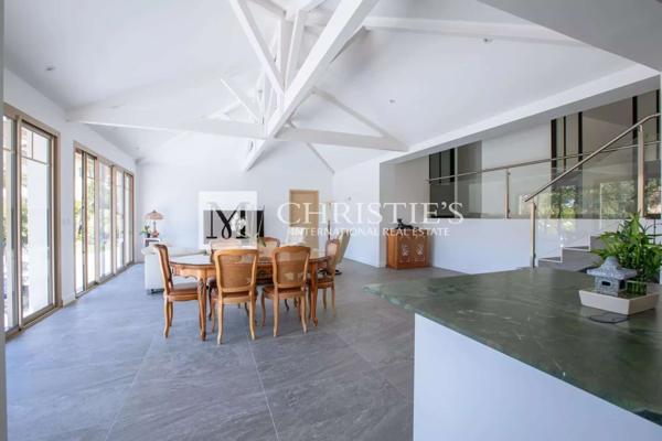 Une Villa d’Exception au Croisement de la Ville d’Hiver et de la Plage Pereire