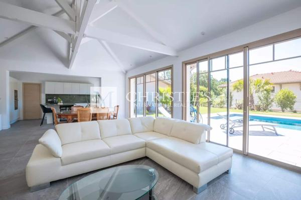 Une Villa d’Exception au Croisement de la Ville d’Hiver et de la Plage Pereire