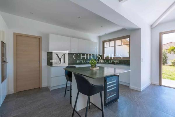 Une Villa d’Exception au Croisement de la Ville d’Hiver et de la Plage Pereire