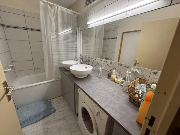 Vente                                                      Appartement
                        
                     2 pièces                      48 m2                     à Clermont-l'Hérault