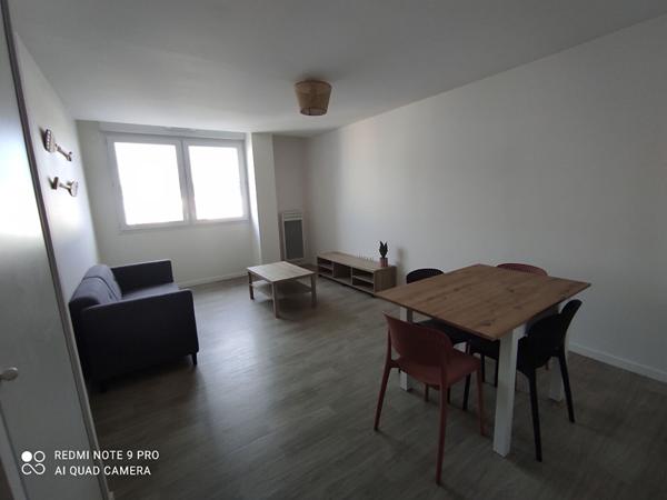 L'Adresse vous propose ce T2 meublé dans une résidence récente