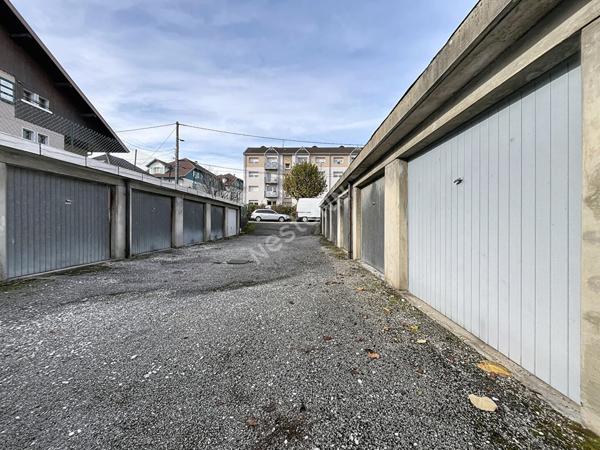 Annecy _ Garage avec accès en extérieur d'environ 15 m², à vendre