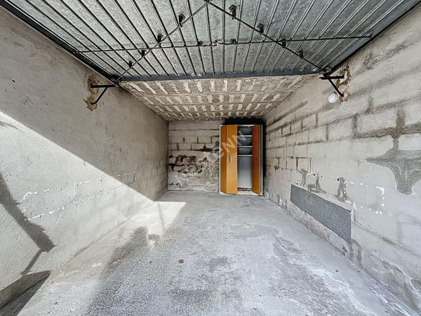 Annecy _ Garage avec accès en extérieur d'environ 15 m², à vendre