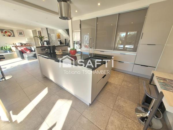 maison 210m2 , 6 pièces, jardin ,piscine, garage